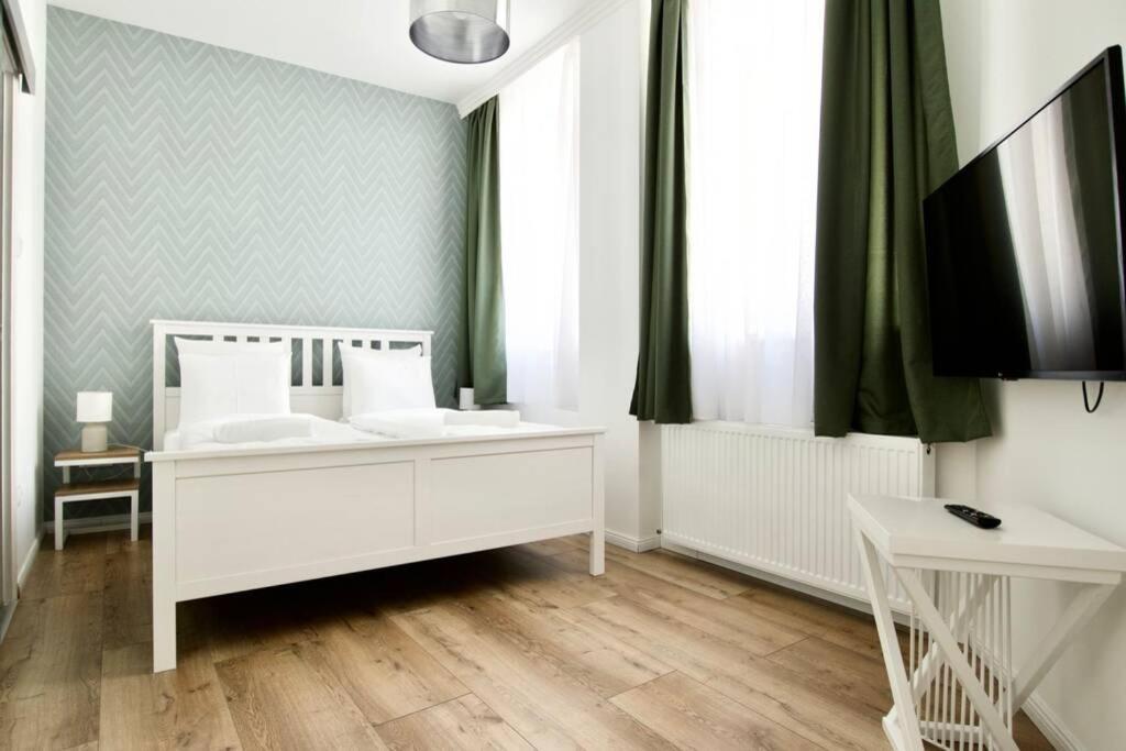 Premium Apartment By Hi5-Vaci Str. 3 Bedroom Budapest Eksteriør bilde