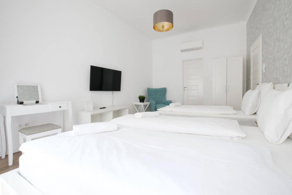 Premium Apartment By Hi5-Vaci Str. 3 Bedroom Budapest Eksteriør bilde