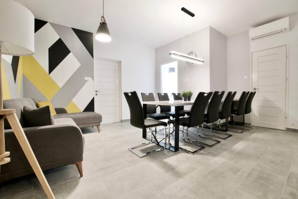 Premium Apartment By Hi5-Vaci Str. 3 Bedroom Budapest Eksteriør bilde